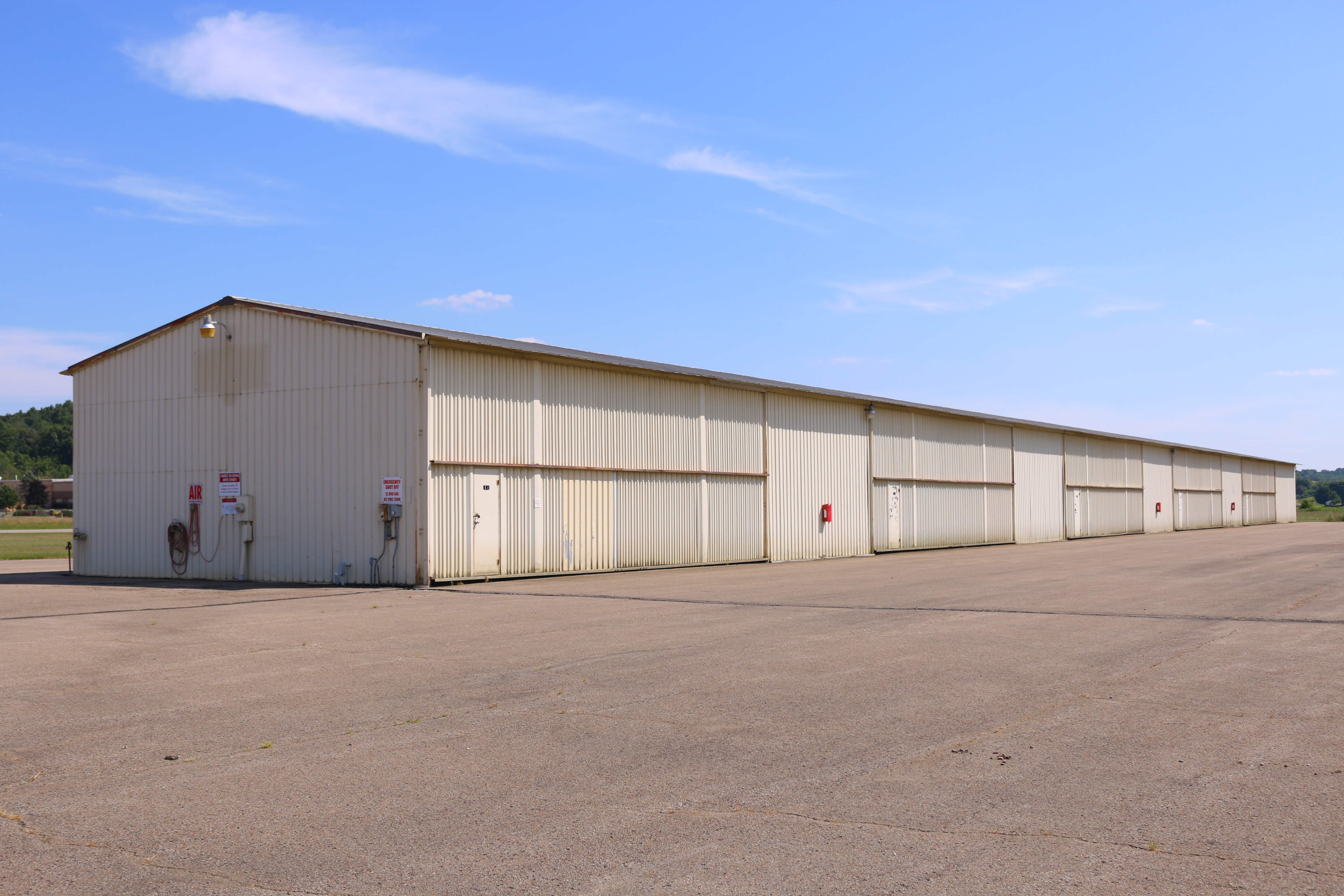 Hangars KCDI Airport